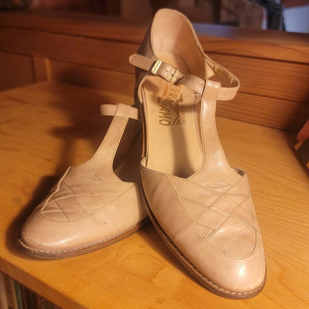 Salvatore Ferragamo Womens Flats Shoes Beige Neutral Tan